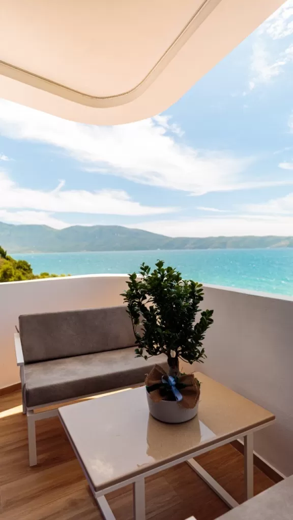 Regina Blu Suite 4.jpg